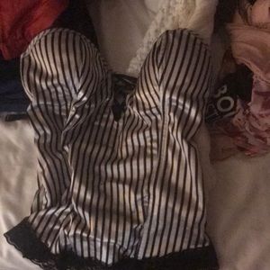 Brand: Basic universal size: medium color: black and white